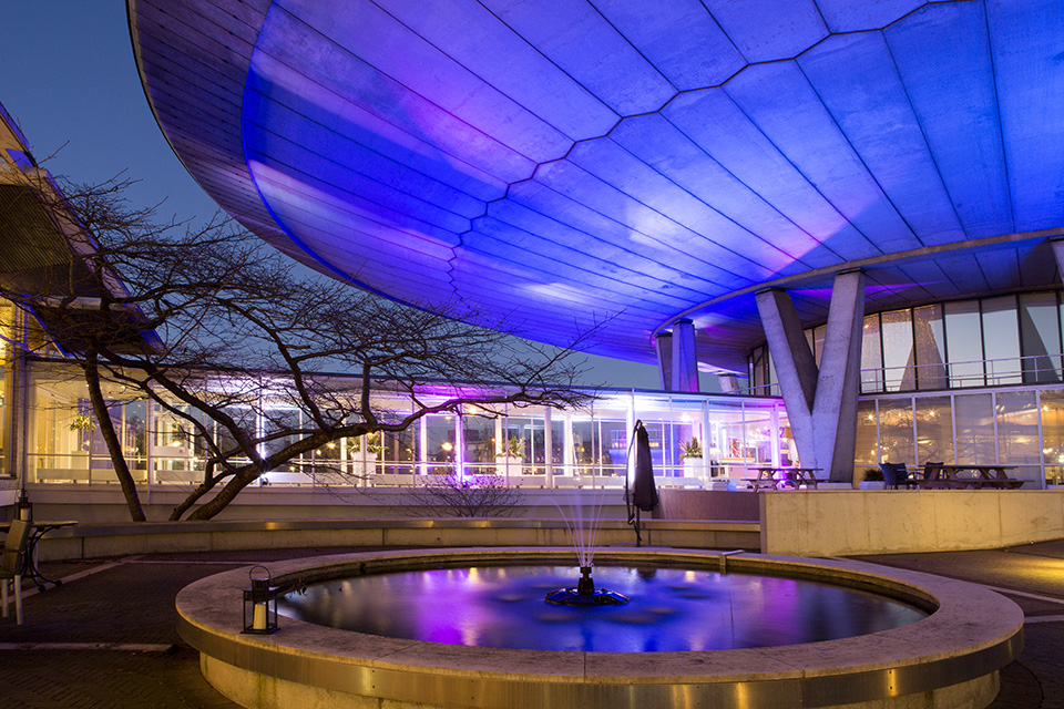 Evoluon glad water